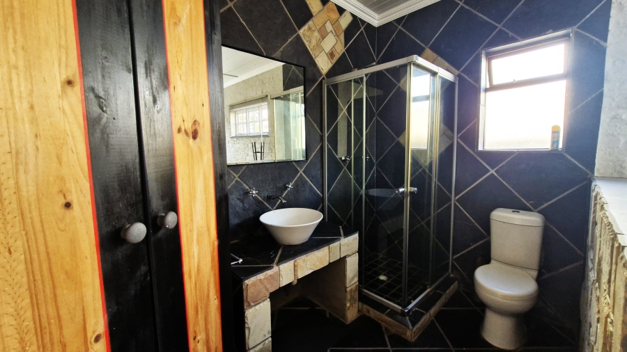 5 Bedroom Property for Sale in Middedorp Western Cape